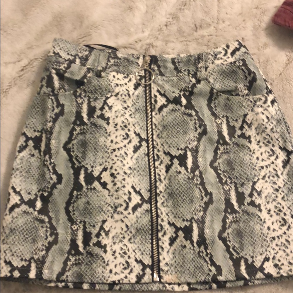 White and black snake skin mini skirt